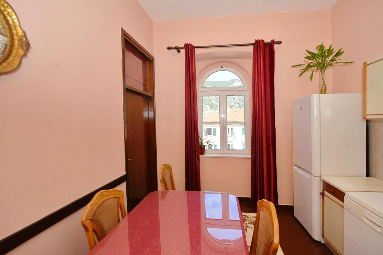 City View Apartment Kotor Bagian luar foto